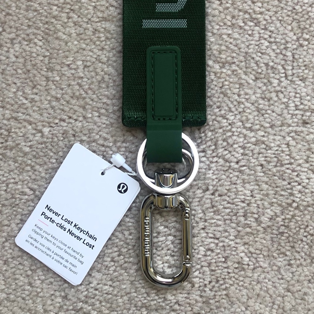 LULULEMON - Never Lost Keychain.NWT. - Picture 2 of 4